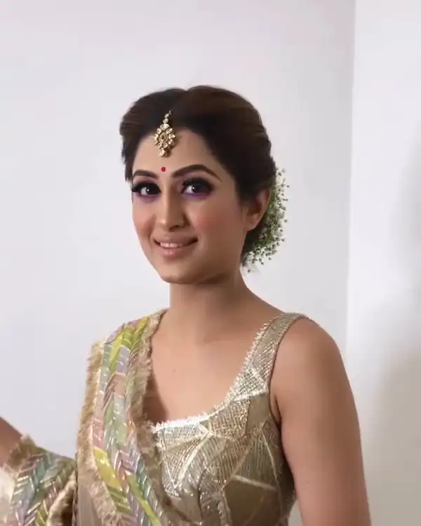 Bridal make-up, gold dupatta